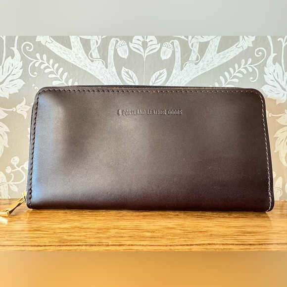portland leather goods Handbags - Portland Leather NWOT Cognac Zip Around Accordian Wallet $118